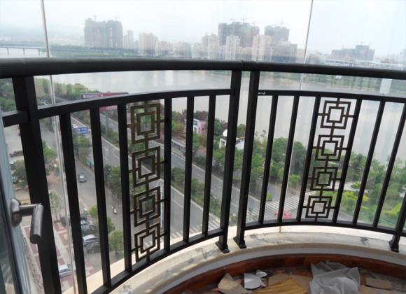 品牌陽(yáng)臺(tái)護(hù)欄報(bào)價(jià)是多少錢(qián)一平方