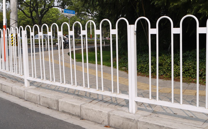 組裝式護(hù)欄構(gòu)造特點